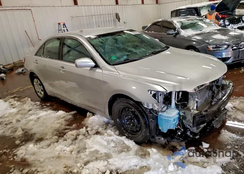 2010 Toyota Camry Base z USA, uszkodzony, nr VIN 4T4BF3EK6AR037536